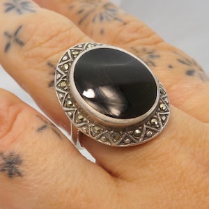 Vintage sterling silver onyx and marcasite ring