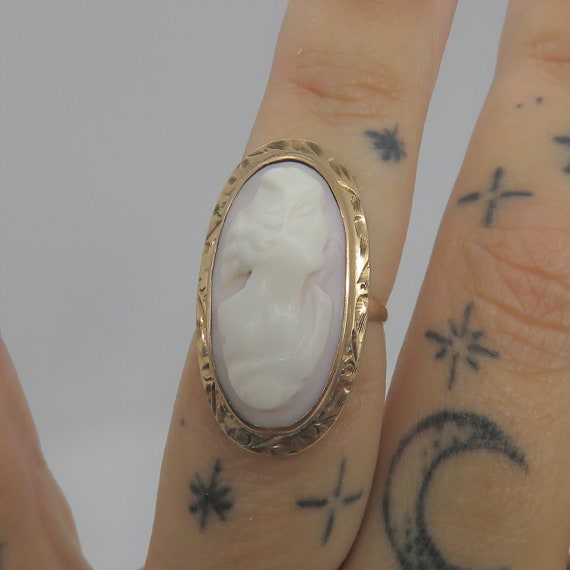 Victorian 10K gold Angel Skin Coral Cameo ring - image 9