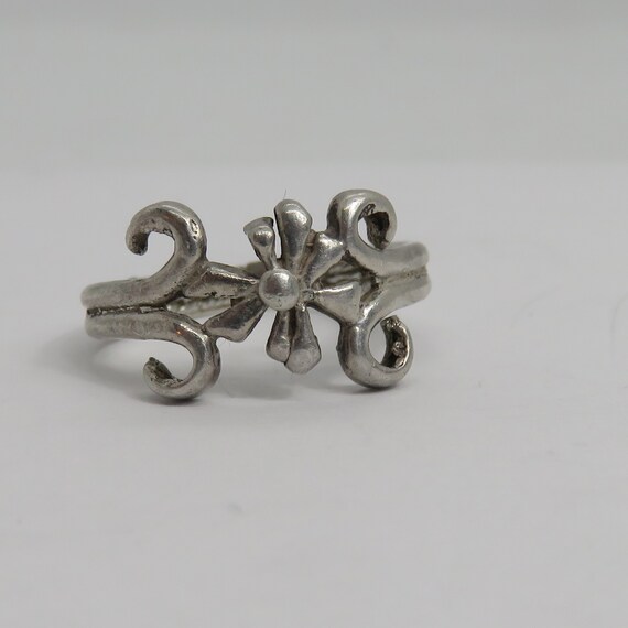 Vintage sterling silver flower ring - image 9