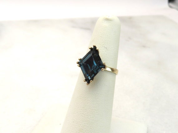 Vintage 10k gold synthetic alexandrite ring - image 3