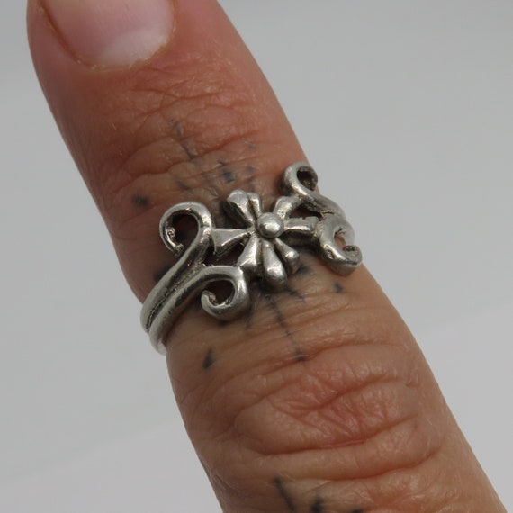 Vintage sterling silver flower ring - image 7
