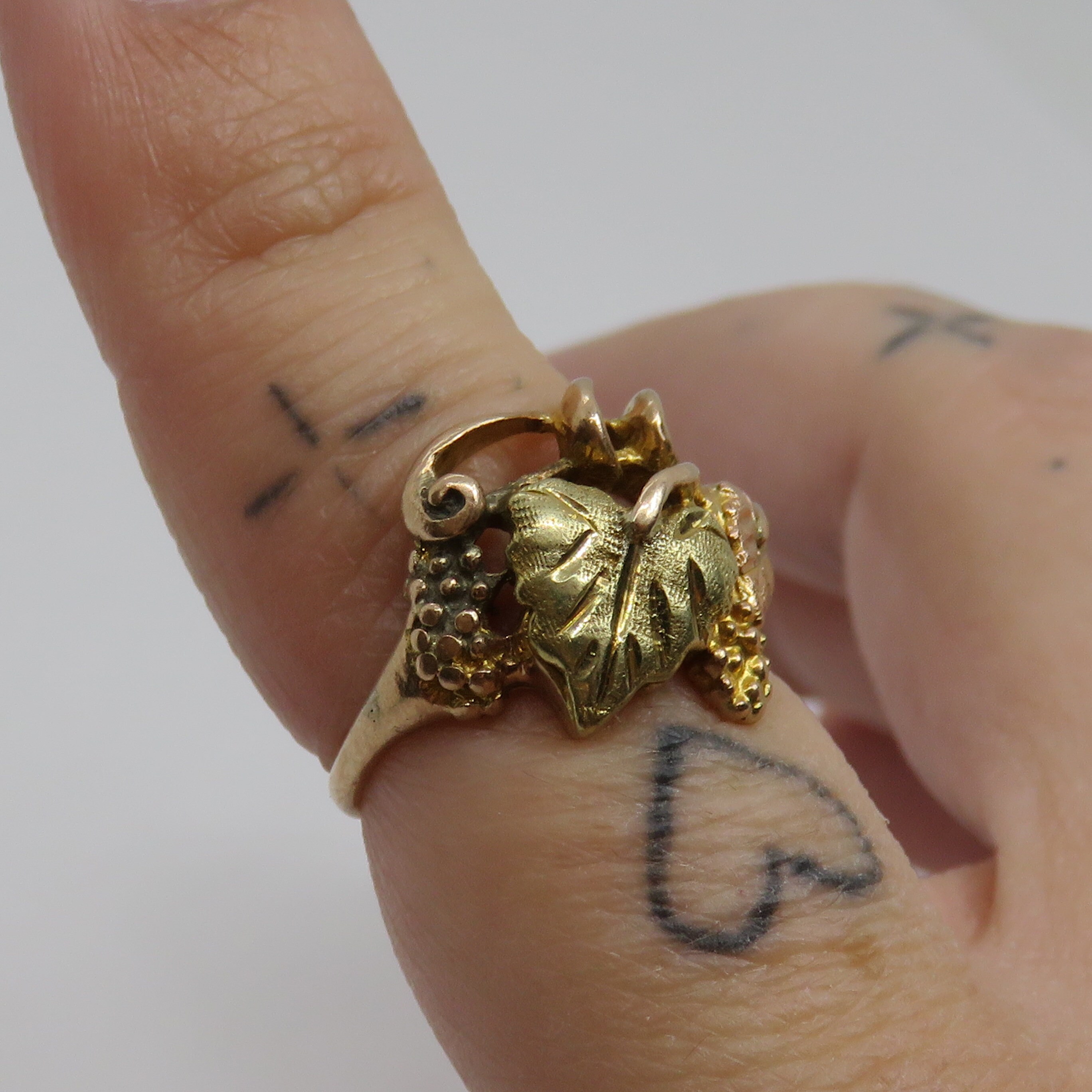 Vintage 10k Tri Color Black Hills Gold Grape Vine Leaf Ring - Etsy