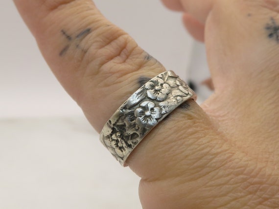 Vintage sterling silver floral band ring - image 1