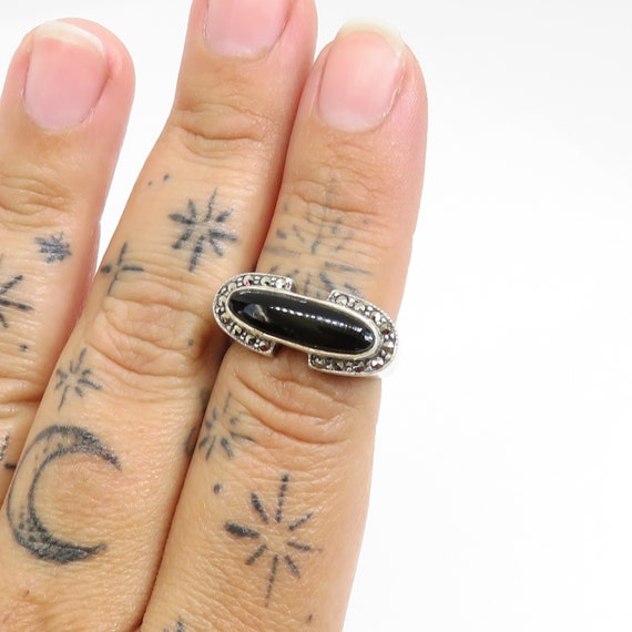Vintage sterling silver onyx and marcasite ring - image 5