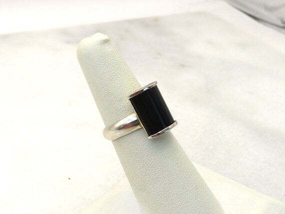 Vintage sterling silver onyx ring - image 5