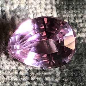 Pear-shaped pink kunzite