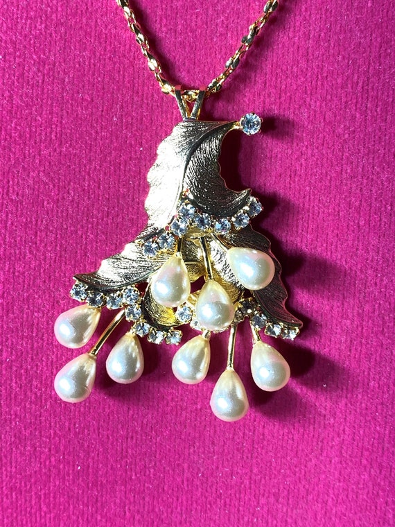 Gold Tone Faux Pearl and Rhinestone Necklace - image 2
