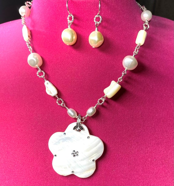 Avon Silver Tone Mother of Pearl Jewelry Set