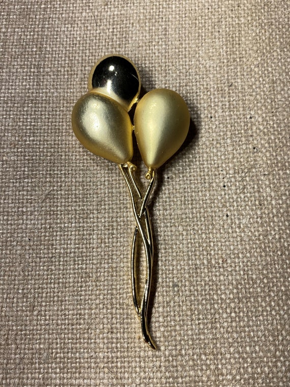 Large Judy Smith Gold Tone Balloon Brooch - image 1
