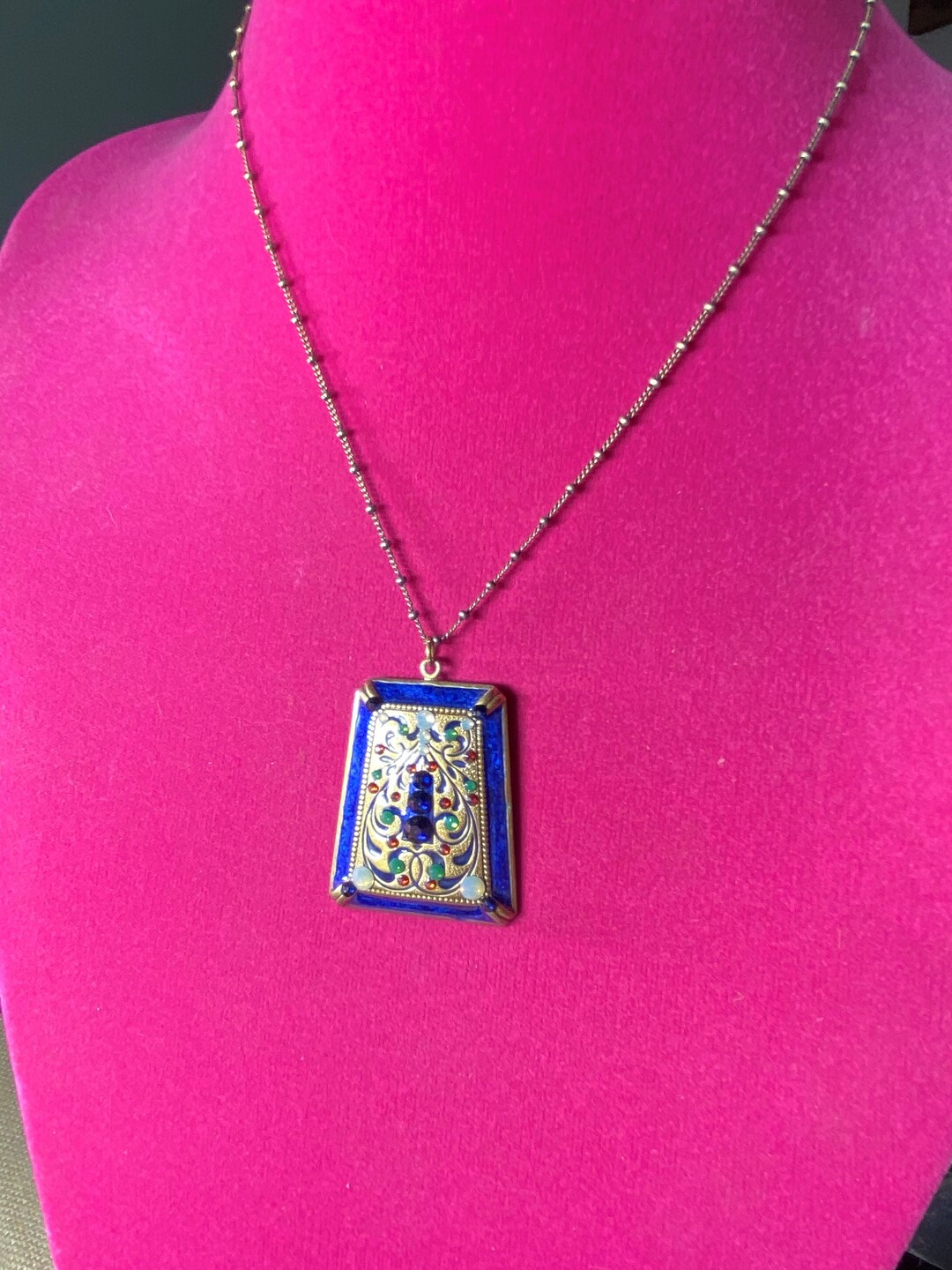 Collier Pendentif Bottine Western émaillé – Doré Et Multicolore (occasion Vintage)