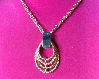 Vintage Sarah Coventry Gold Tone Pendant Necklace