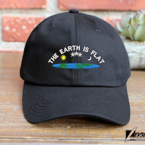La terre est une casquette de baseball non structurée de style unisexe brodée unisexe de style rétro | Terre plate