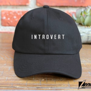 Broderad lågprofilerad introvert basebollkeps | Socialt selektiv | Pappahatt | Jag mår bra