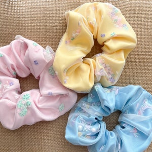 Shaker Scrunchie, Filled with Pearls and Mermaid Clay Pieces, Summer Hair Scrunchie, Mesh Shaker Scrunchie