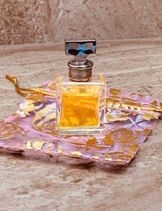Vintage Perfume Bottle Chanel No 19 Bottle/Box, New/Sealed 7.5 ML - 1/4 OZ  Full