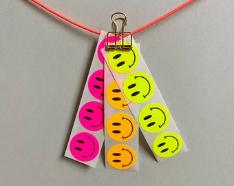 Aufkleber Set Smileys - 24 neon Smileys in drei verschiedenen Farben: 8 x neon gelb, 8 x neon pink, 8 x neon orange