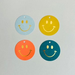 4 gift tags, tags, smiley, 4 colors
