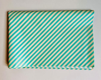 5 sheets of tissue paper, green/beige striped