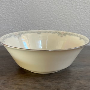 Kingston 9” Round Vegetable Bowl