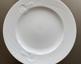 Classic Flair White Dinner Plate by Mikasa