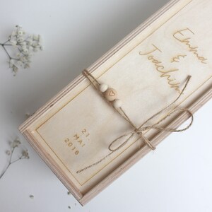 Personalisierte Holzbox für Weinflaschen als Hochzeitsgeschenk | Weinkiste | Aufbewahrungsbox Wein | Geschenk zur Hochzeit | Geschenke Holz