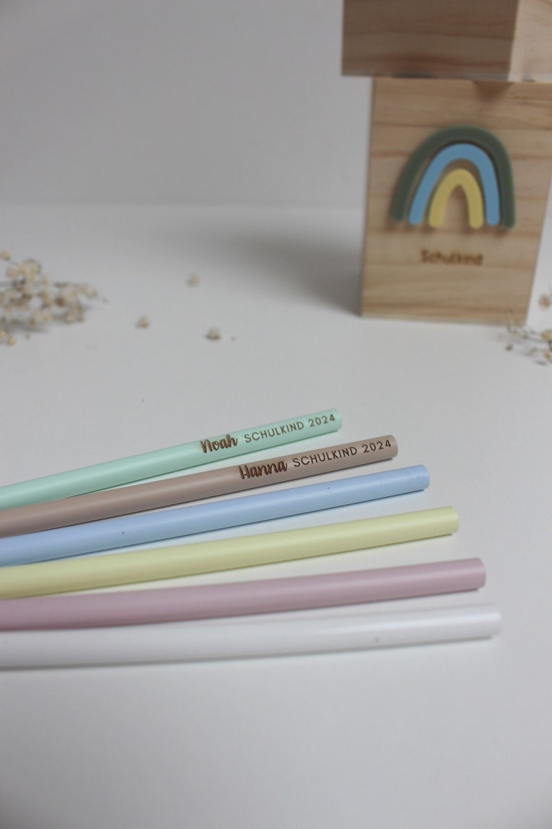 Personalisierter Bleistift in Pastellfarben das Schulkind Bleistift mit Gravur Schulkind 2024 Geschenk Einschulung Geschenk Schultüte Bild 1
