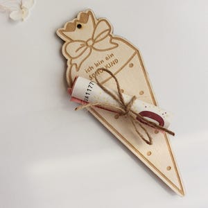 Holzkarte Schultüte – Geldgeschenk zur Einschulung – Gravur „Ich bin ein Schulkind“ – kleines Geschenk zum Schulanfang
