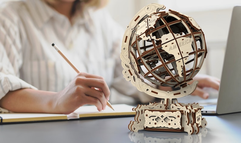 Houten mechanische wereldbolpuzzels voor volwassenen en kinderen om te bouwen door WOODEN.CITY | Houten 3D-puzzels | Modelset | Verjaardagscadeau afbeelding 3