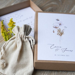 Geschenkbox zur Hochzeit | Personalisierbare Karten mit Wildblumenmotiv auf Leinenkarton inkl. Leinensäckchen | Geldgeschenk Hochzeit