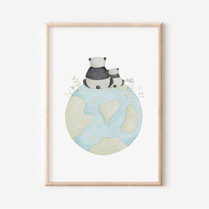 Poster Pandas auf Weltkugel A4 | Poster Kinderzimmer Kinderposter für Mädchen Junge Kinder Baby Geschenk Geburtstag Taufe Wandbilder