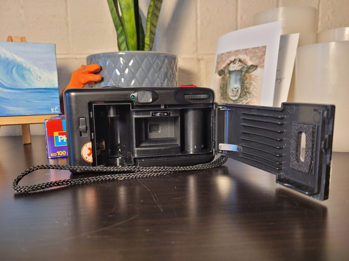 Coca-Cola 35mm Film Camera - Point and Shoot with Flash & Strap, photo 3 of 5