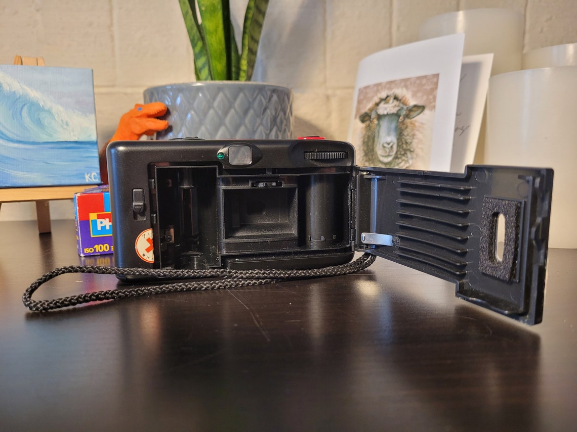 Coca-Cola 35mm Film Camera - Point and Shoot with Flash & Strap, photo 4 of 5