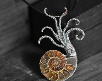 金の化石アンモナイトノーチラスネックレス、クロムダイオプサイド