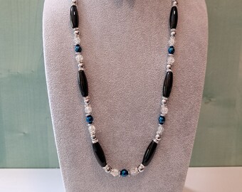 Elegante zwart-blauwe sieradenset, ketting, oorbellen en armband, met zwarte agaat, blauwe hematiet, kristallen