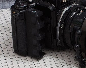 PENTAX 67 IIカメラボディ + 専用グリップ 2025年最新】pentax 67 グリップの人気アイテム - メルカリ