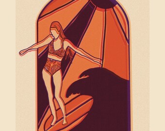 Puede incluir: Una mujer con un traje de baño estampado surfa sobre una ola. La escena se desarrolla sobre un fondo colorido a rayas.