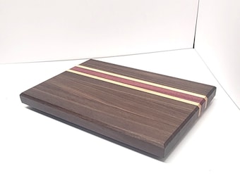 TABLA DE CORTAR - Nogal, arce y corazón morado - Grabado personalizado/personalización