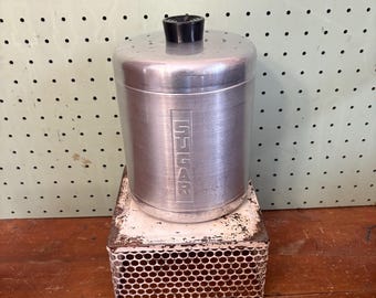 Azucarero vintage de Century: aluminio hilado, artículos de aluminio, apilable, década de 1950, estilo MCM.