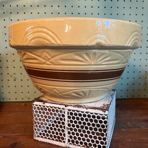 Vintage - Antique Farmhouse Yellow Ware Mixing Bowl