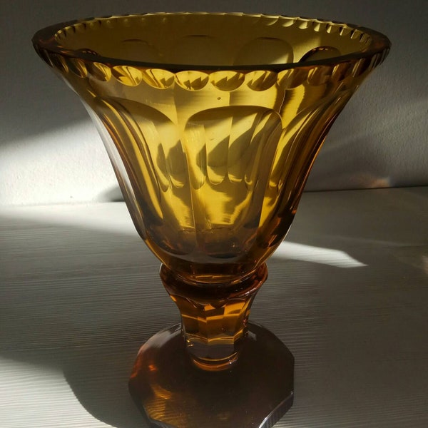 Indrukwekkende antieke art deco glazen vaas, op helder gesneden, Josef Hoffmann, Bohemen, amberkleur, zoals een Moser