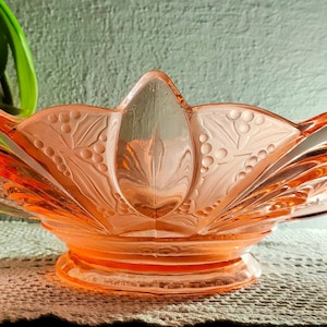 Rosalin Depressed Glass Bowl, Art Deco design, Brockwitz nr 9073a, Germany circa 1930/40, Fritz Scheiner
