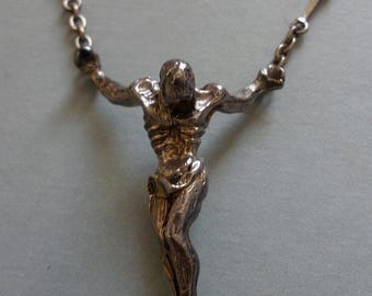 Collar con escultura de plata de Cristo firmada por Salvador Dalí, edición numerada y certificado.