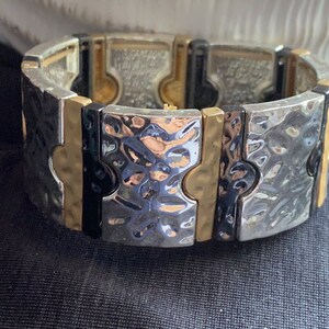 Vintage Metal Hammer Tricolor Linked Stretch Bracelet.