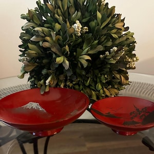 Vintage Japanesse Red Lacquer Small Tropical Motif Bowls