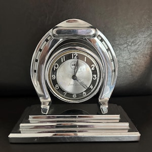 Reloj despertador mecánico de repisa cromado con diseño de herradura &quot;Buena Suerte&quot;, estilo Art Déco de los años 30, EE. UU.