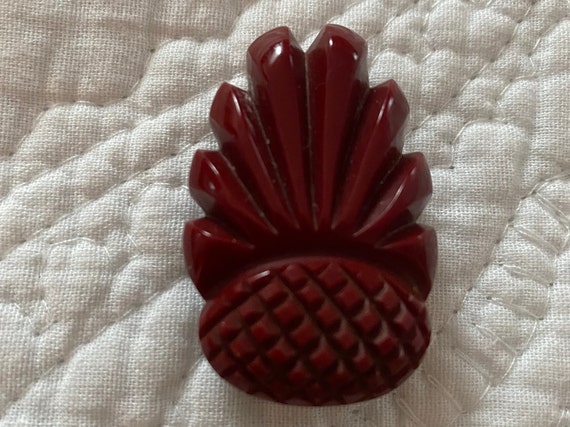 Bakelite Pineapple Style Vintage Dress Clip - image 2