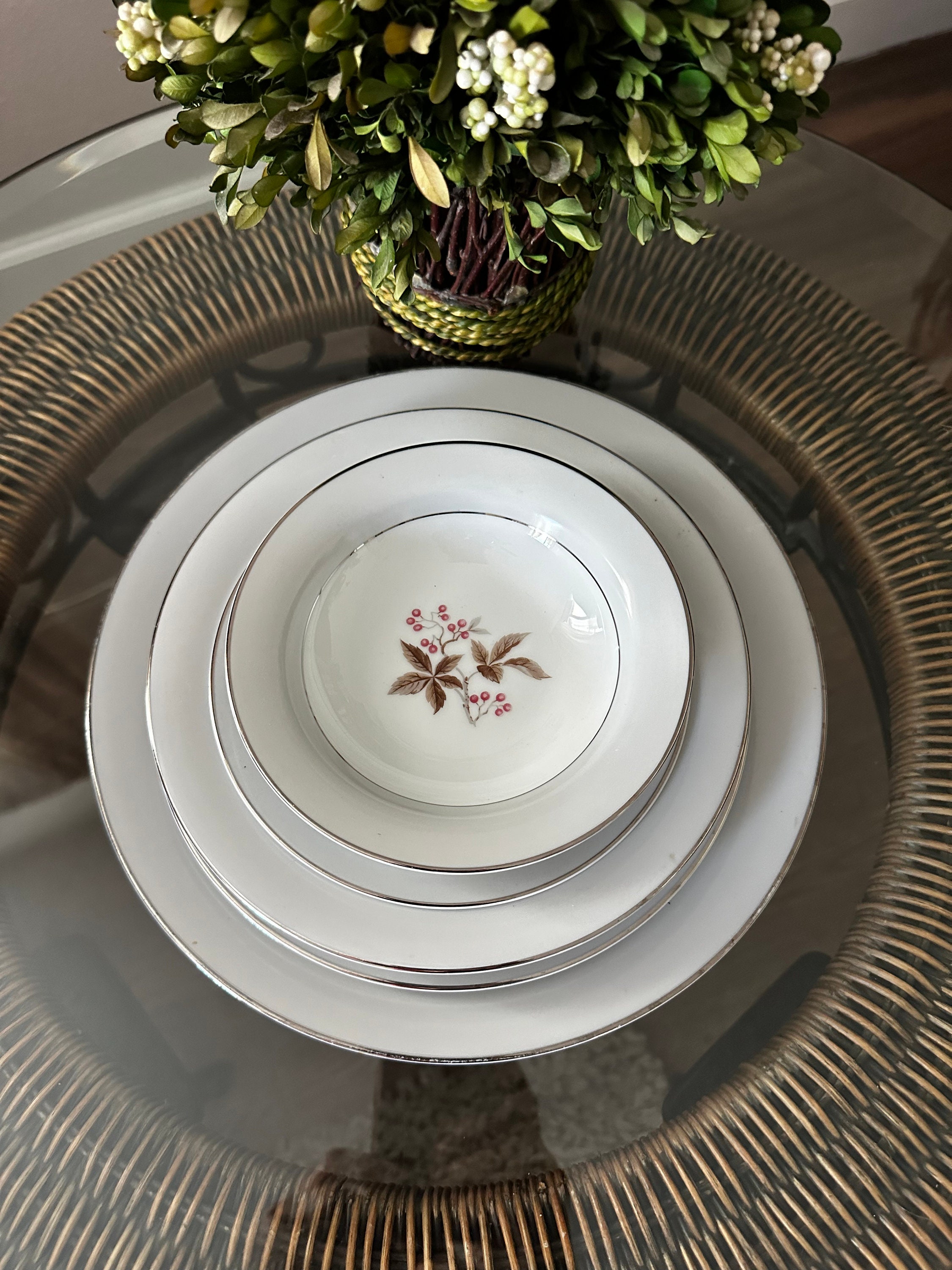 Vintage Noritake Fine China Leaves and Berries 5447 Japan Dove