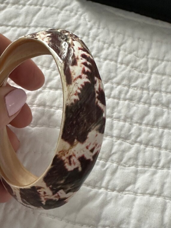 Abstract Snake Like Shell Bangle. - image 2