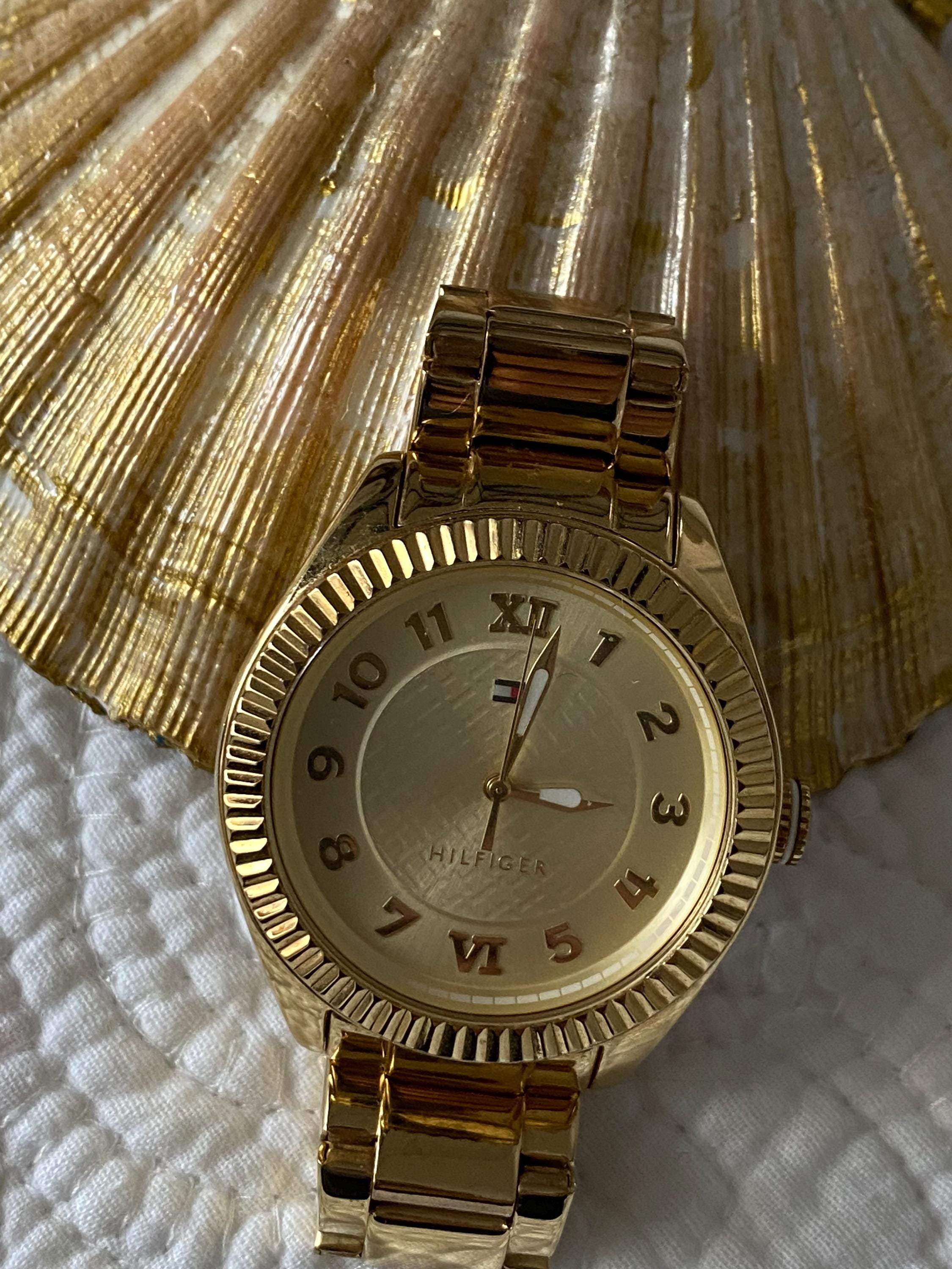 Tommy Hilfiger Ladies-Girls Gold Tone Watch Preowned Tommy Hilfiger Watch Gold Tone Black Dial Round F80120 23mm  main image 2