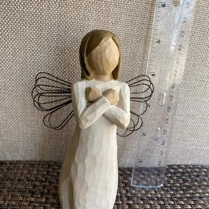 WILLOW TREE &quot;Sign of Love&quot; Figurine 2003 by Susan Lordi 5 1/2&quot; Tall (5oz)